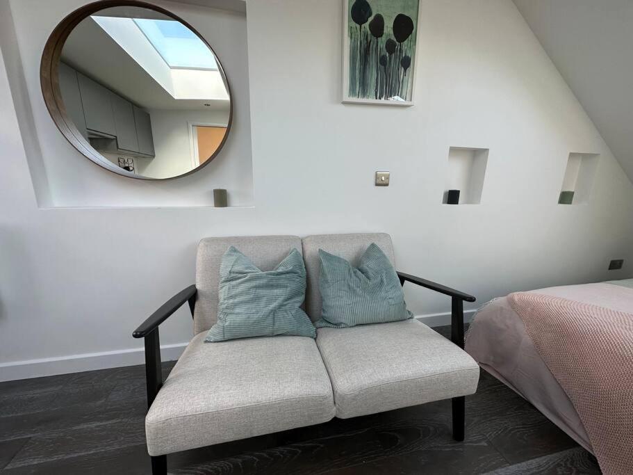 Lovely New Decor Studio - 4 The Southwell London Exteriör bild